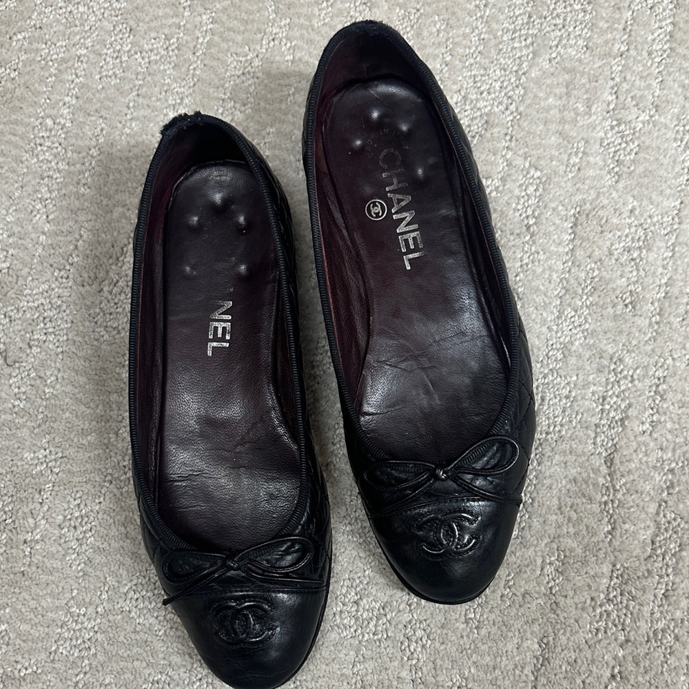 CHANEL Black Leather Loafers with Bow